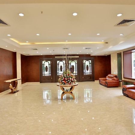 Royal Imperio Hotell Faridabad Exteriör bild