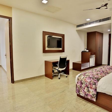 Royal Imperio Hotell Faridabad Exteriör bild