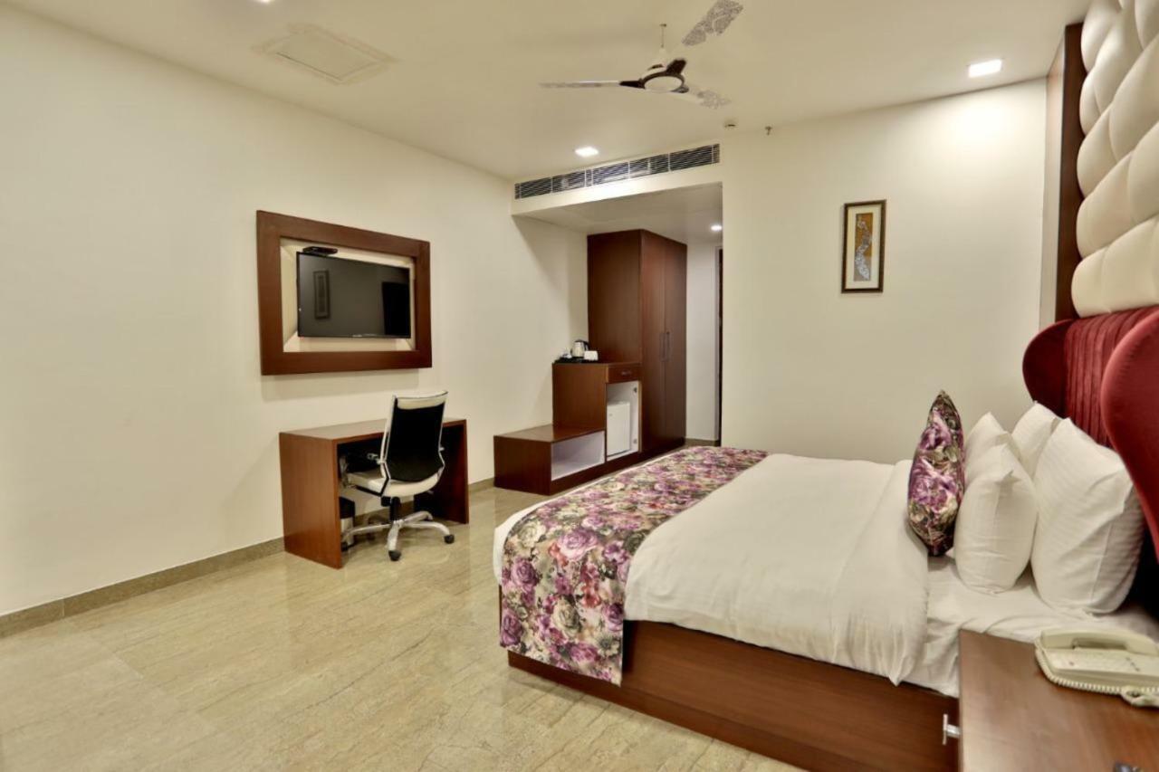 Royal Imperio Hotell Faridabad Exteriör bild