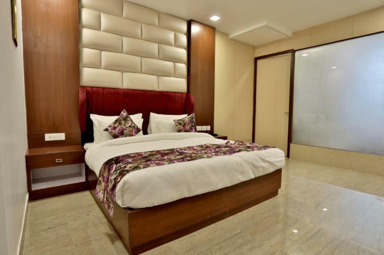 Royal Imperio Hotell Faridabad Exteriör bild