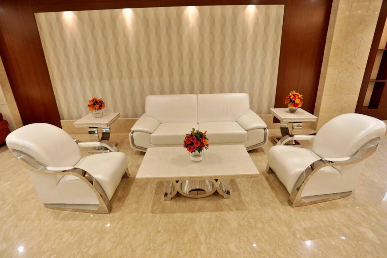 Royal Imperio Hotell Faridabad Exteriör bild