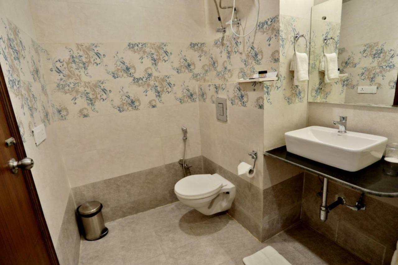 Royal Imperio Hotell Faridabad Exteriör bild