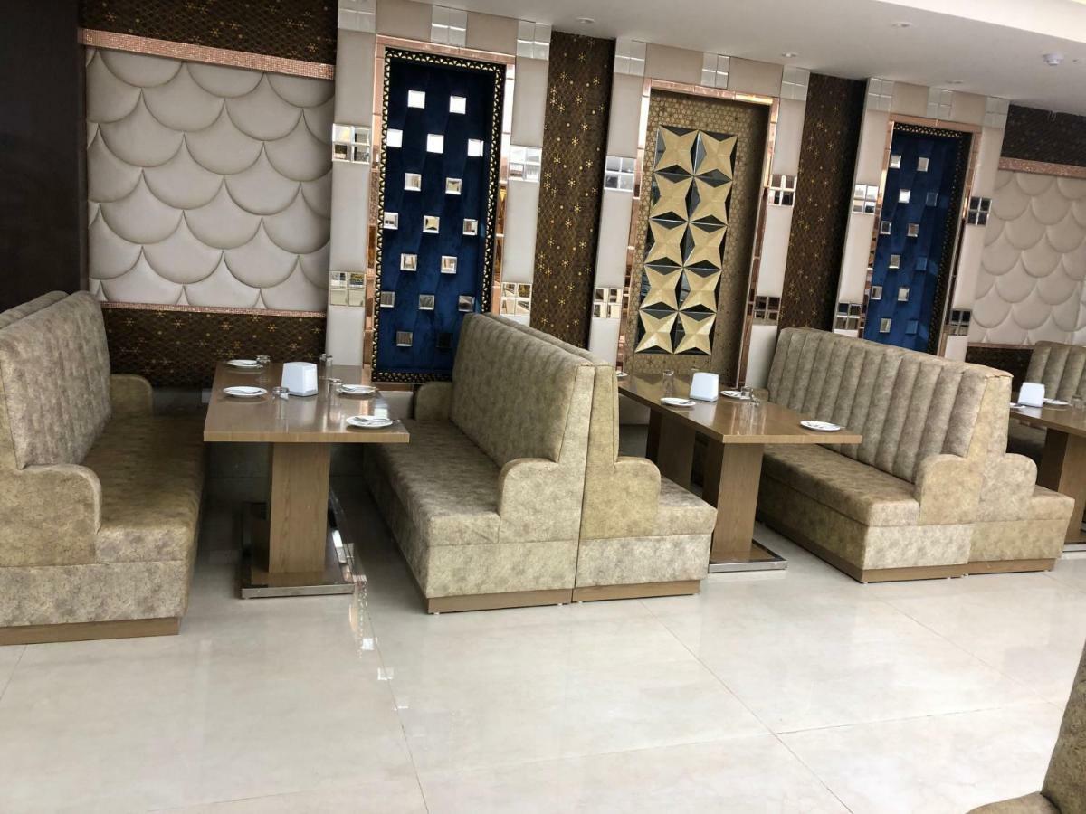 Royal Imperio Hotell Faridabad Exteriör bild