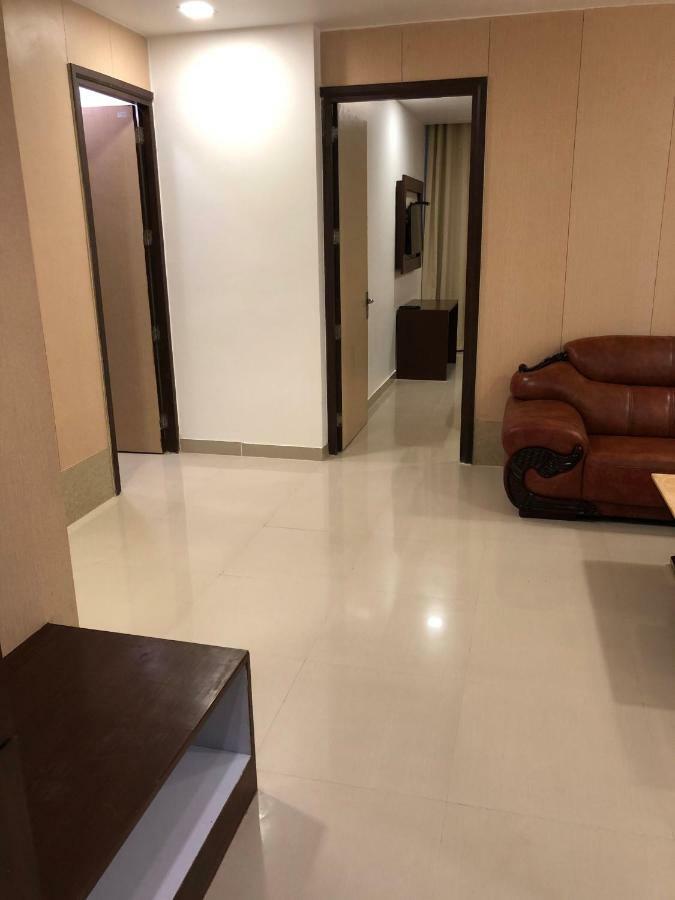 Royal Imperio Hotell Faridabad Exteriör bild
