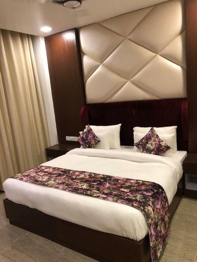Royal Imperio Hotell Faridabad Exteriör bild