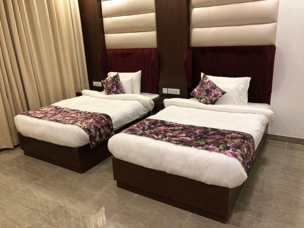 Royal Imperio Hotell Faridabad Exteriör bild
