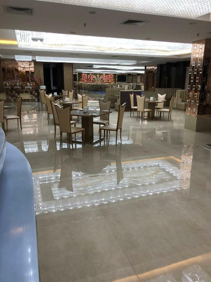 Royal Imperio Hotell Faridabad Exteriör bild