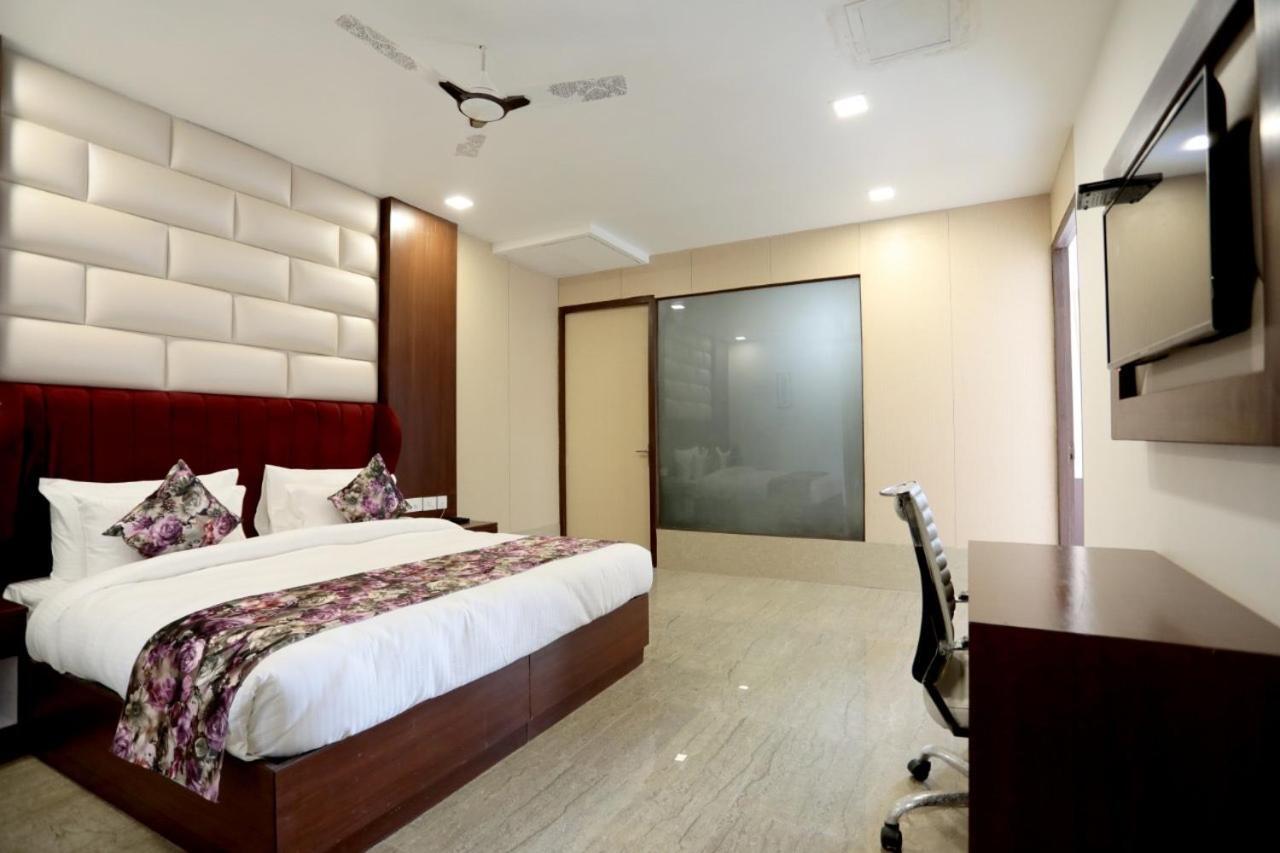 Royal Imperio Hotell Faridabad Exteriör bild