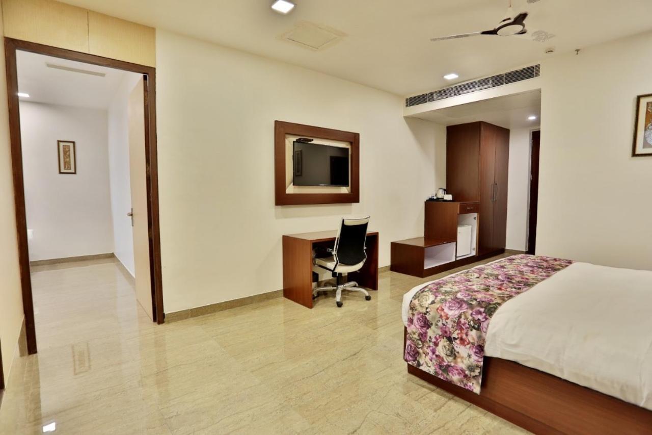 Royal Imperio Hotell Faridabad Exteriör bild